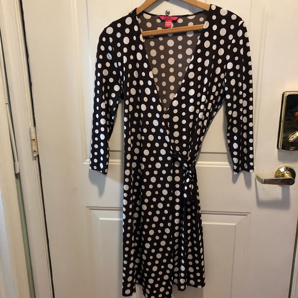 Super cute brown and white polka dots wrap dress. 3/4 sleeve  size S